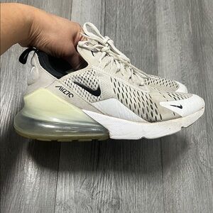 Nike Air Max 270 woman’s sneakers / size 8